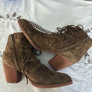 Sam Edelman 9 MILLARD Moss Green Suede Heeled Lace Up Booties Ankle Boots